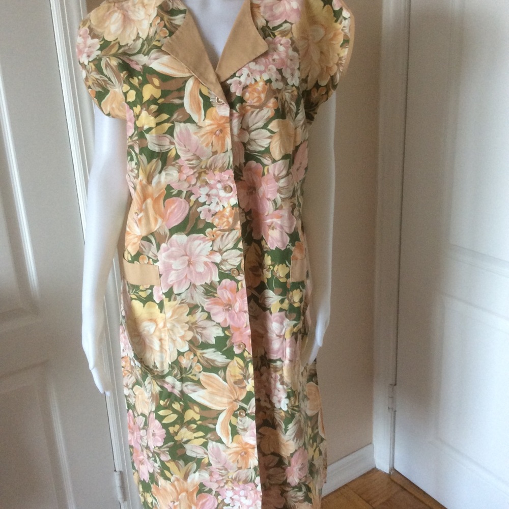 Button front robe. - Picture 5 of 6